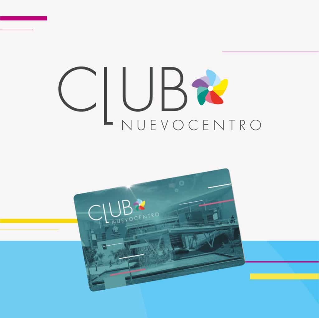 tarjeta Club Nuevocentro sobre fondo celeste y blanco