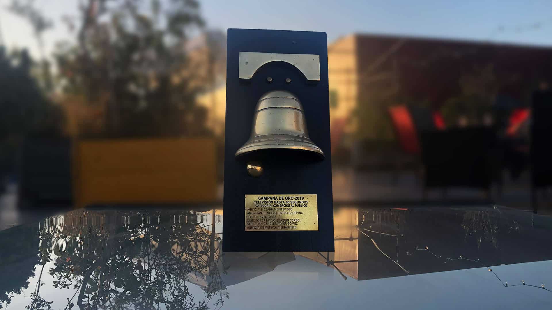 2019, campana de Oro en la categoría Comercios al Público por la campaña televisiva en el marco del Día del Padre: inventores.